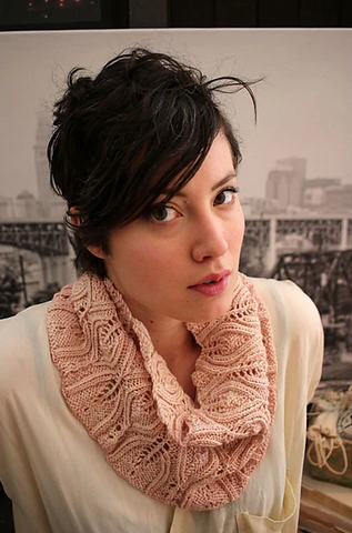 Lucy cowl pattern